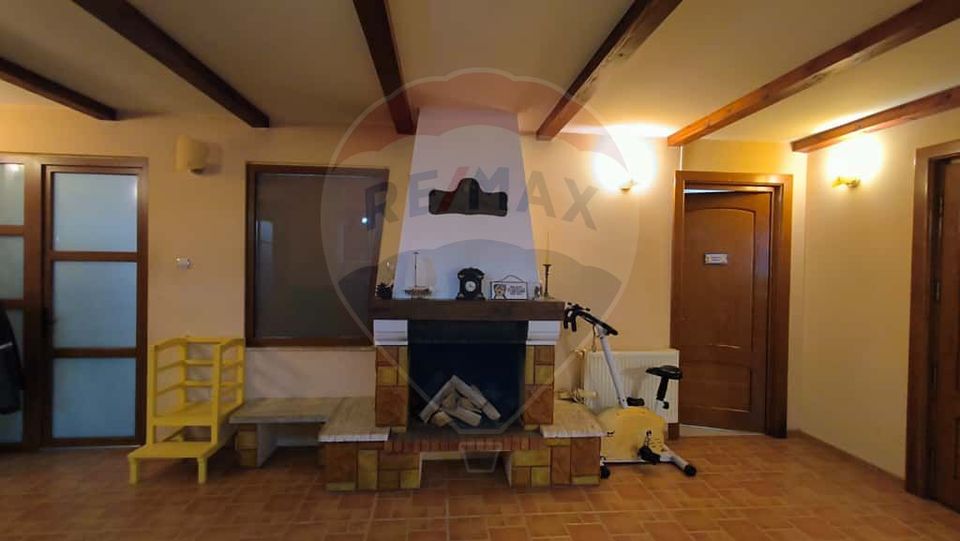 Casă cu piscină de vânzare în zona Piața Centrală Galați