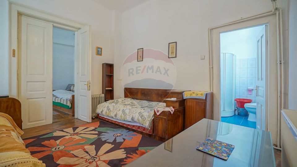 8 room House / Villa for sale, Piata area