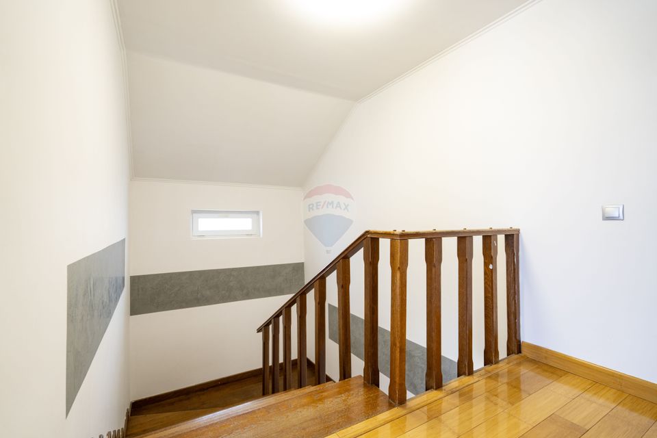 6 room House / Villa for sale