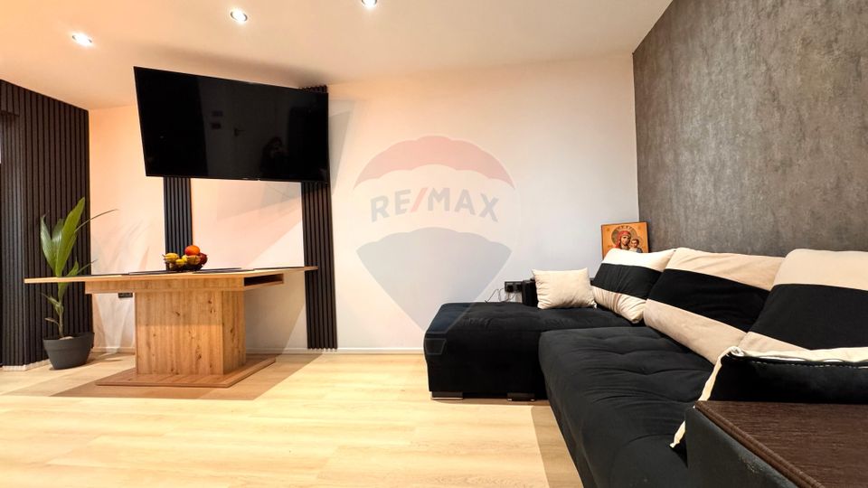 Apartament cu 4 camere, de vânzare, Tomis Nord, Rovere