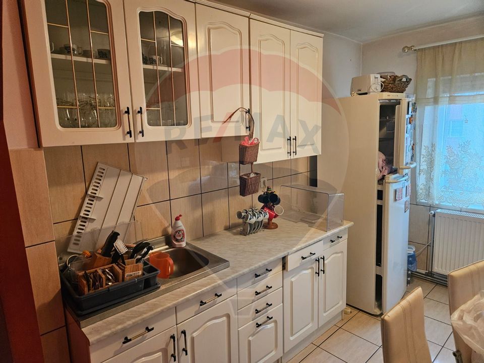 Apartament cu 3 camere de vânzare, str. Hortensiei