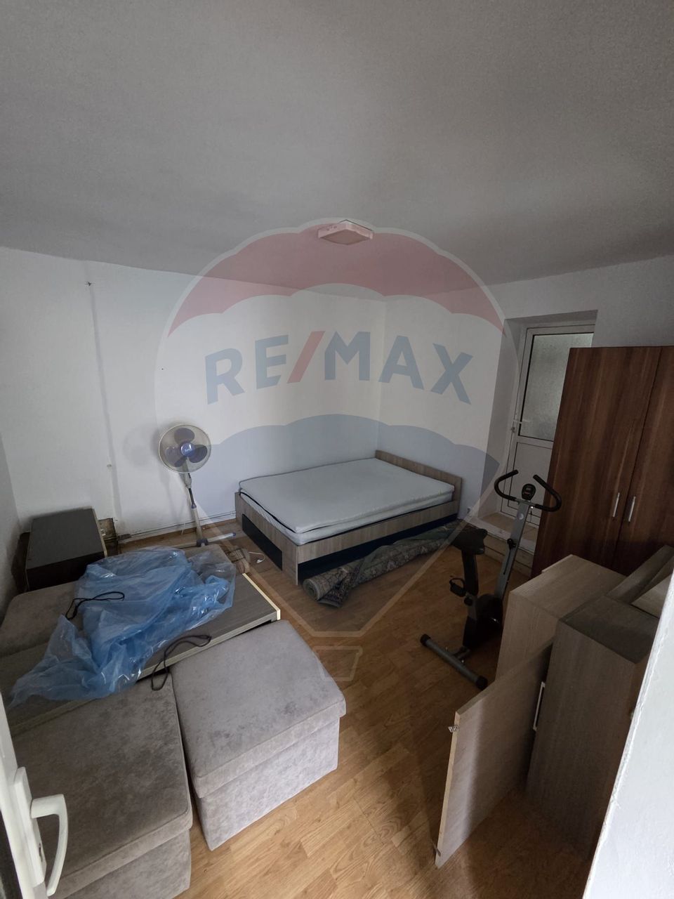 Ansamblu casa de locuit, hala productie ,spatiu de birouri si teren