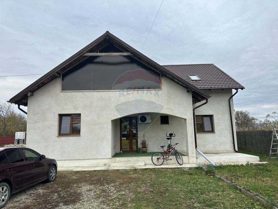 4 room House / Villa for sale