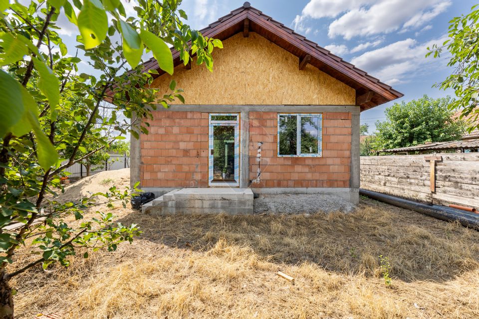 Casă cu 3 camere la rosu, in Vladimirescu  de vanzare