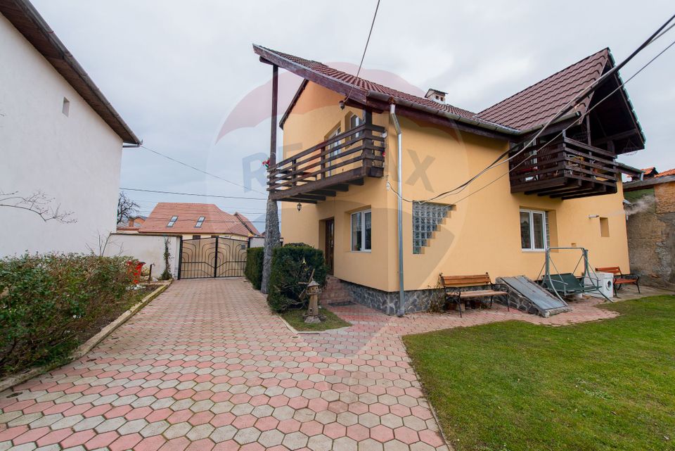 Casă / Vilă cu 5 camere de vânzare in Cristian