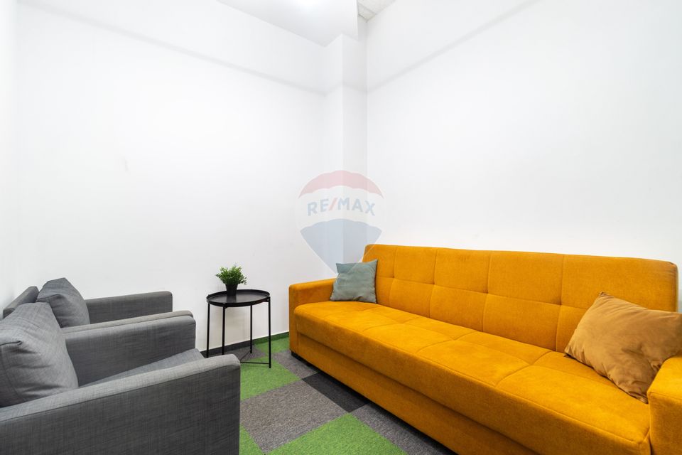 Commercial space with showcase, Gara de Nord train station