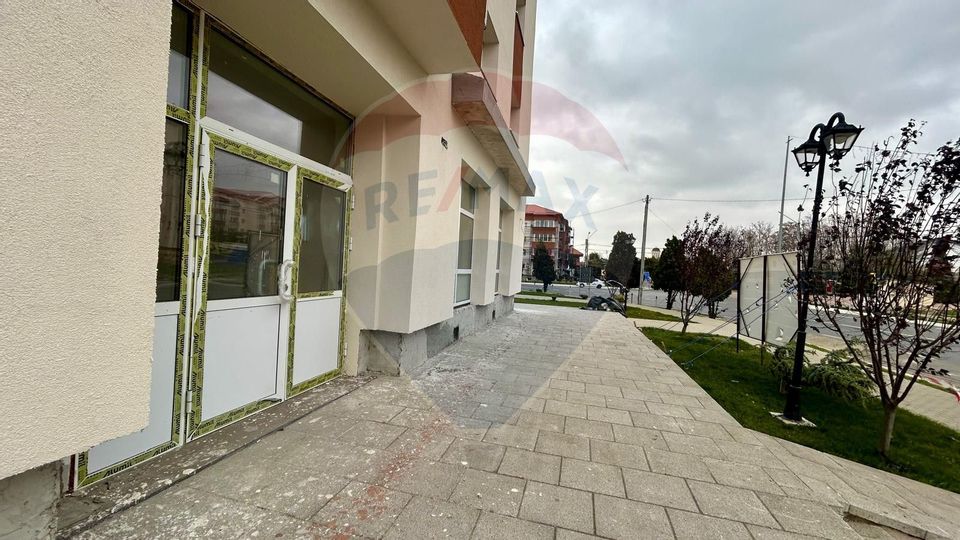 76.72sq.m Commercial Space for rent