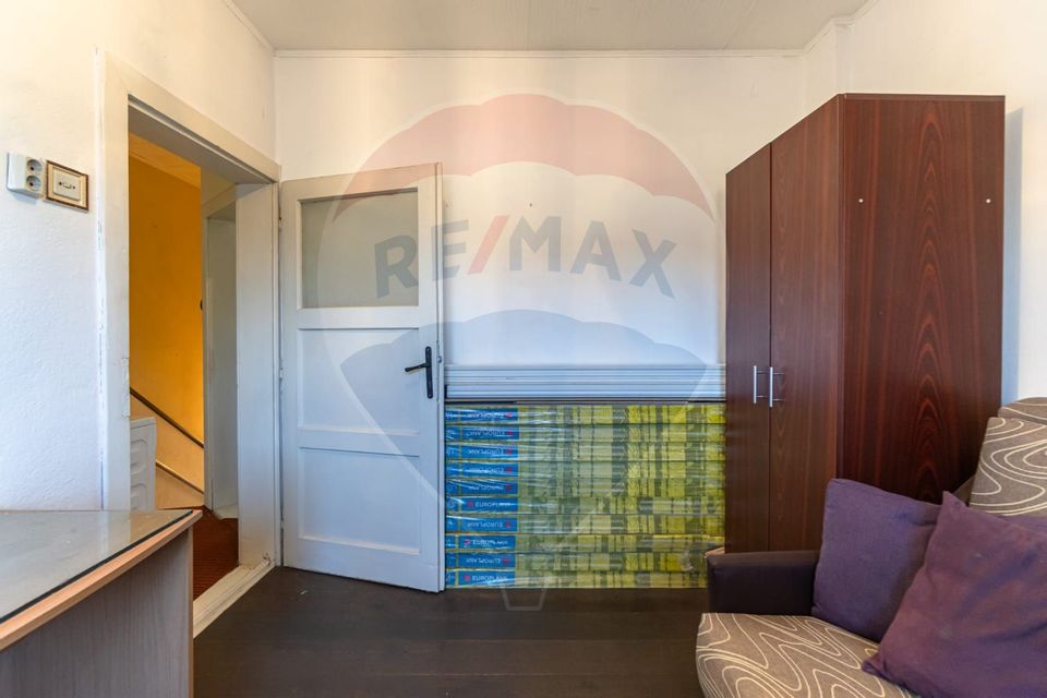 Casă "insiruita" 3 camere D+P+1+ pod/  str Forjei  - Brasov