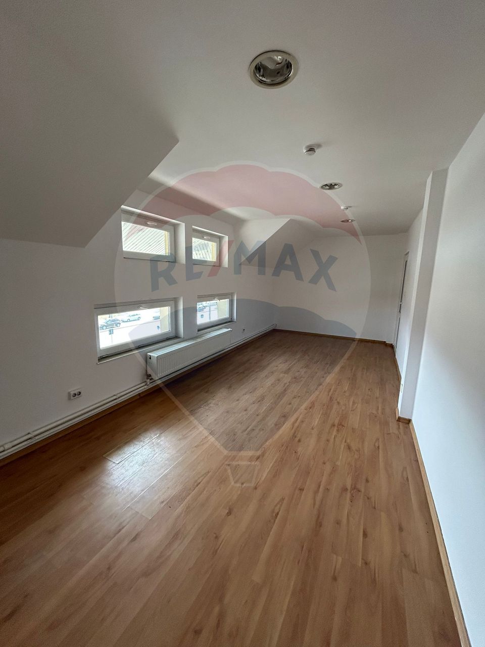 Spațiu comercial de 42.7mp de închiriat în zona Burdujeni