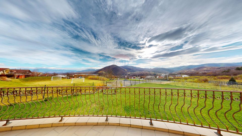 Casă / Vilă de Lux cu 5 camere de vânzare