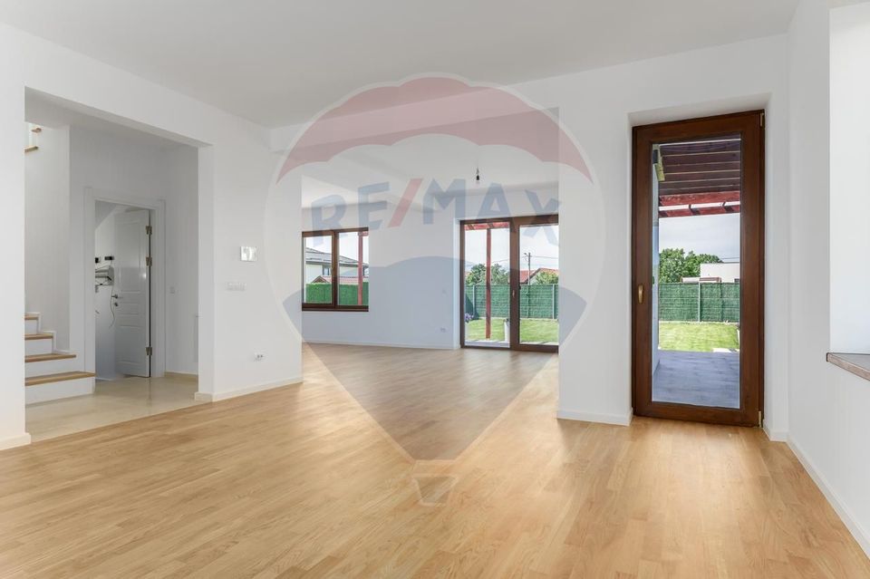 Vilă frumoasa cu 5 camere, 700 mp currte si pompa de caldura - Saftica