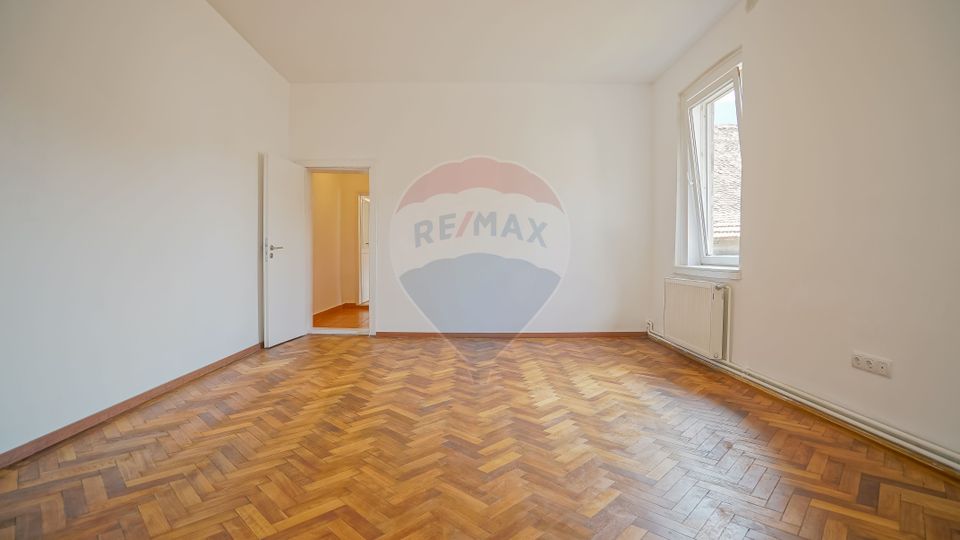 Apartament generos și luminos, la casă, Str. Iuliu Maniu, Brașov