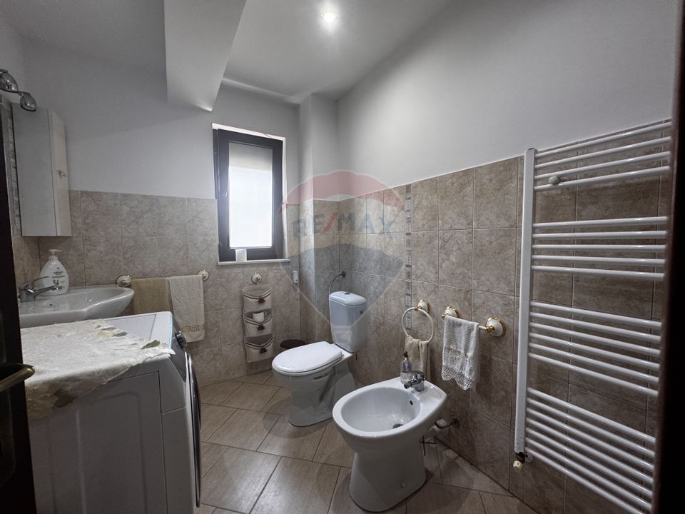 Casă +teren de vanzare in Bacau,  poziție excelentă la E85