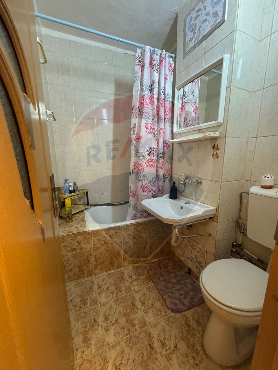 Garsoniera decomandata, etaj1/4,  libera, utilata