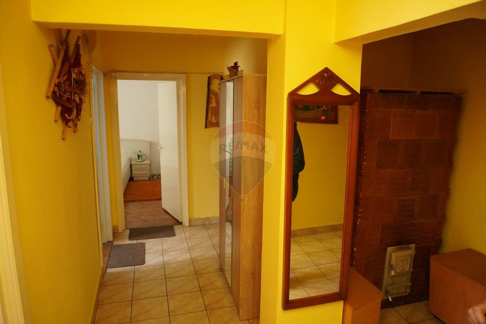 Apartament cu 3 camere de vânzare, str. Bogdan Vodă