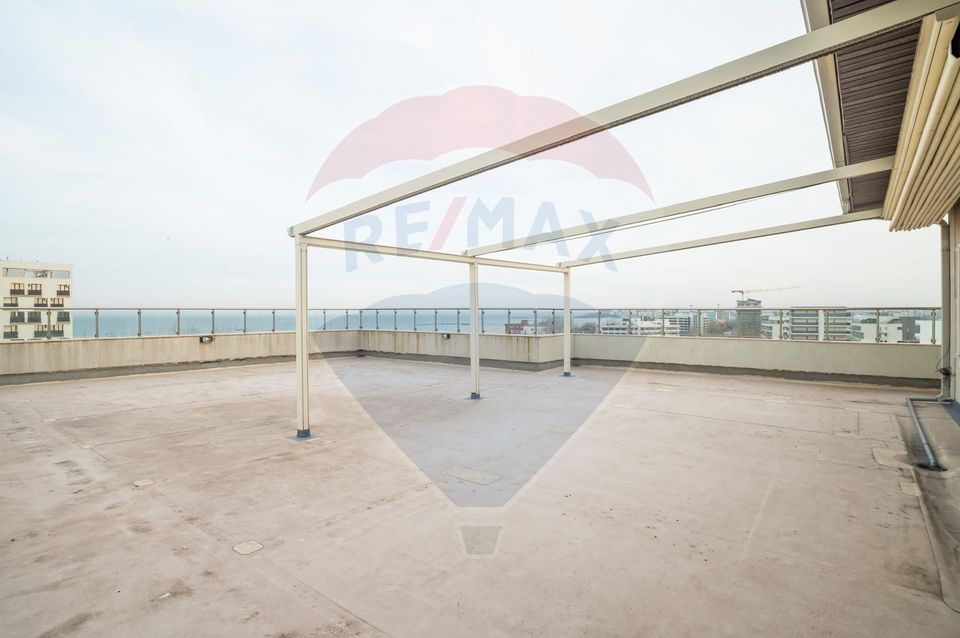 Penthouse de vanzare in Mamaia vedere frontala lac si marea Neagra