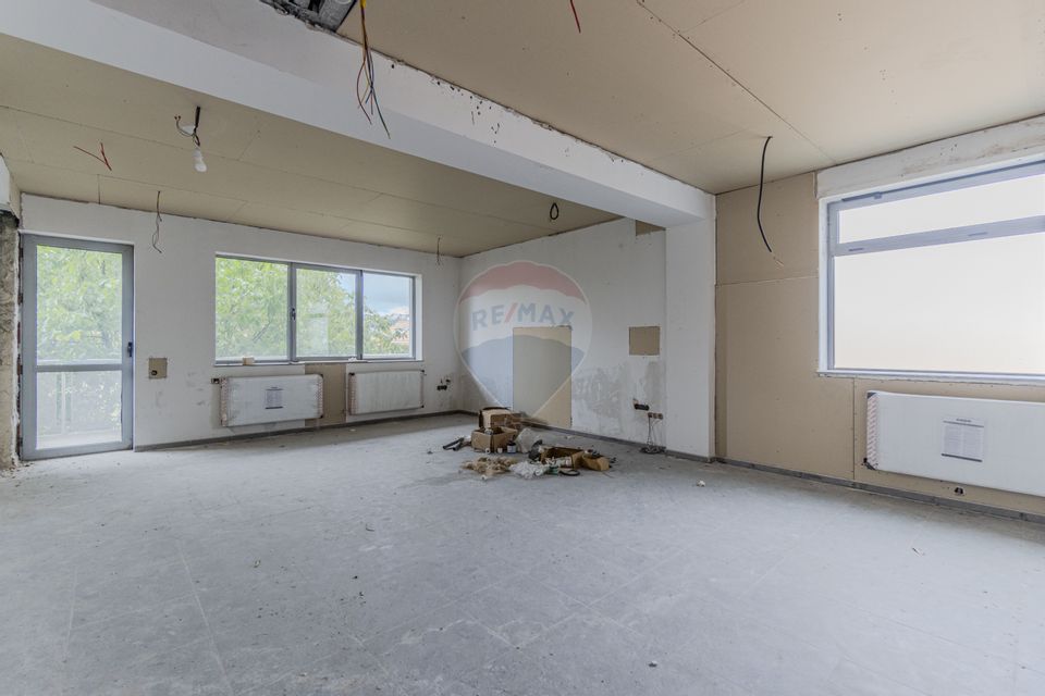 Cladire de 902 mp utili de vânzare, zona Grivitei - DN 13, COMISION 0