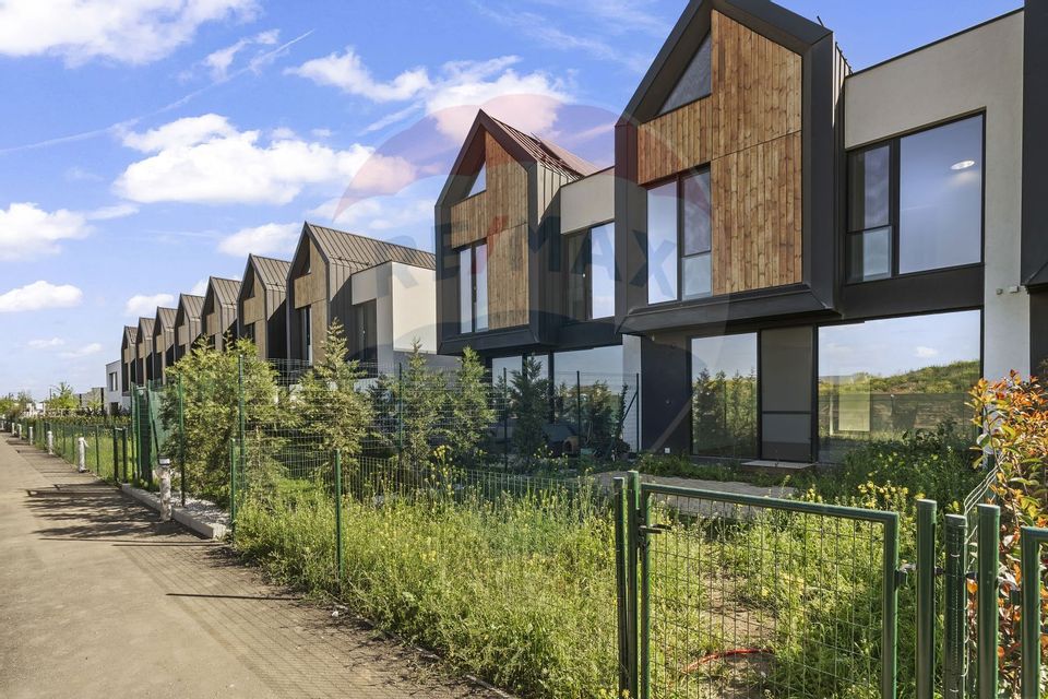 Modern villa with premium finishes, 5 rooms in Tunari - Amber Forest