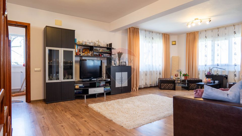 Vanzare vilă Bacu P+1+Pod, livadă, acces rapid A0/A1/Centură