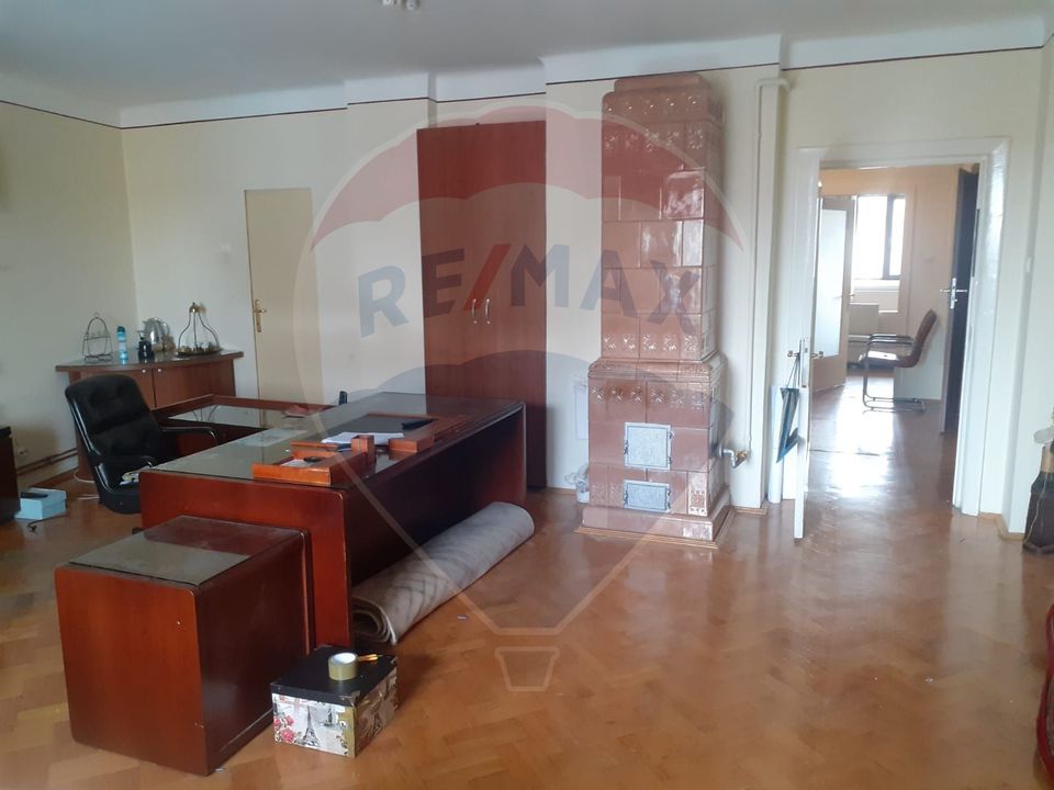 5-room apartment in Mosilor area, historic air building