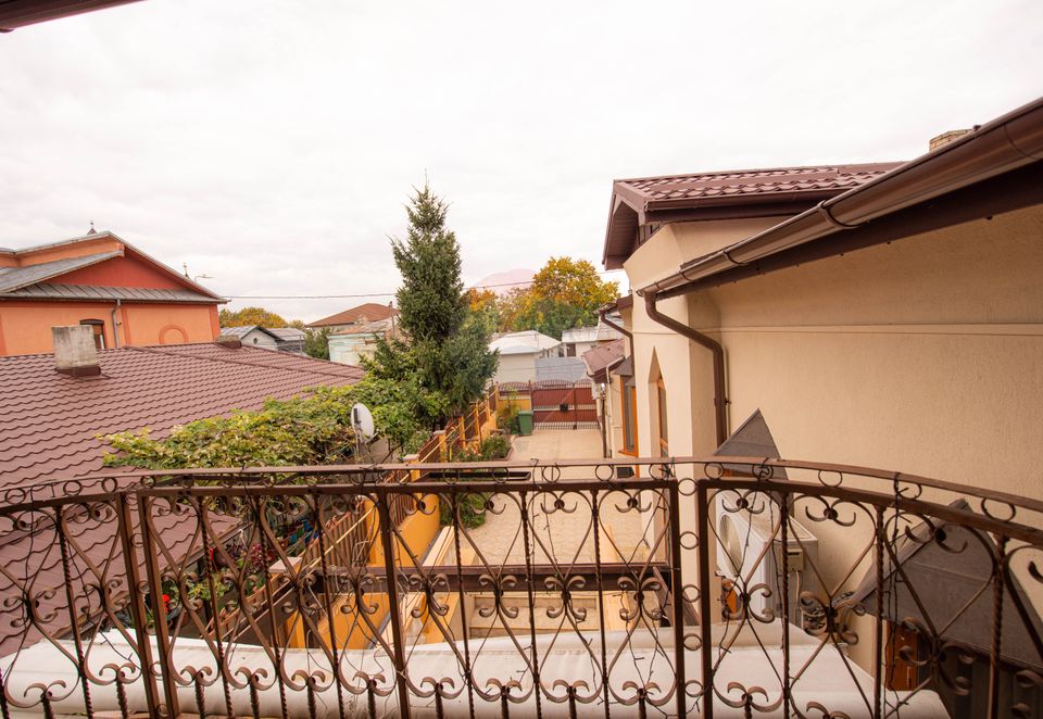 Casa de vanzare 240 mp utili , 6 camere,  teren 1000 mp, Calarasi