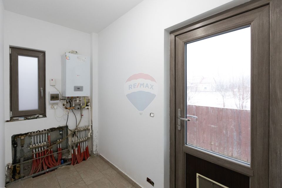 Casă / Vilă cu 4 camere de vânzare în Cartier - Gheraiesti