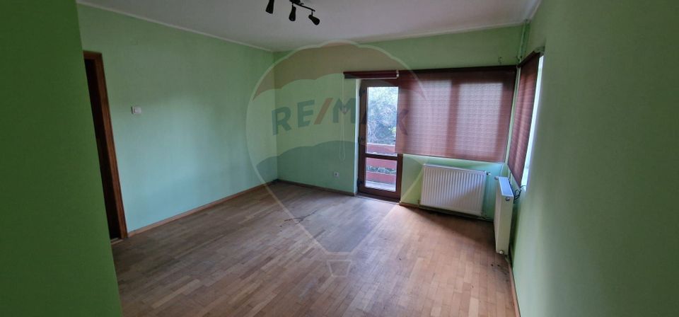 Vilă S+P+1E+M cu 7 camere de vânzare în TG. OCNA