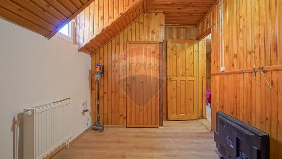 Casă falnică, curte individuală, langă Piața Unirii, în inima Scheilor