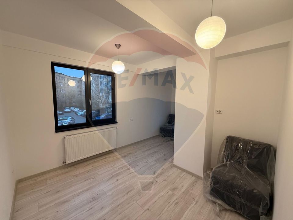 Apartament Decomandat Central 3 camere, 2 bai + loc de parcare privat