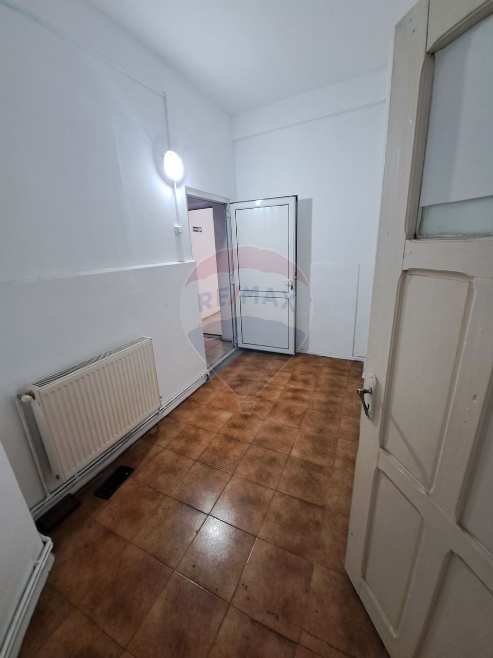 160sq.m Commercial Space for rent, 1 Mai area