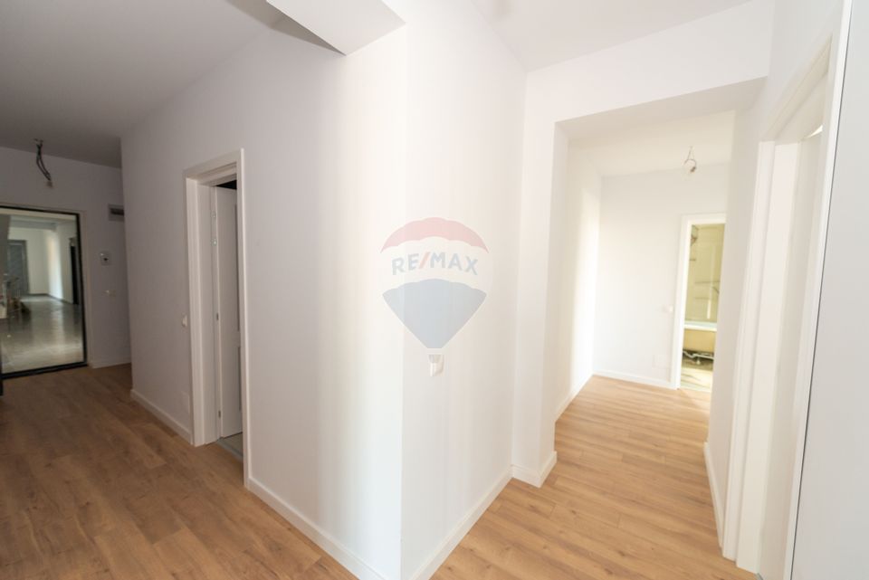 Apartament 3 camere de vanzare, 91 mp, Aparatorii Patriei, parcare