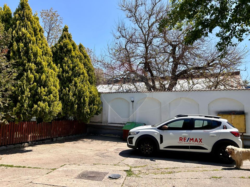 Casă / Vilă cu 16 camere de vânzare în zona Central