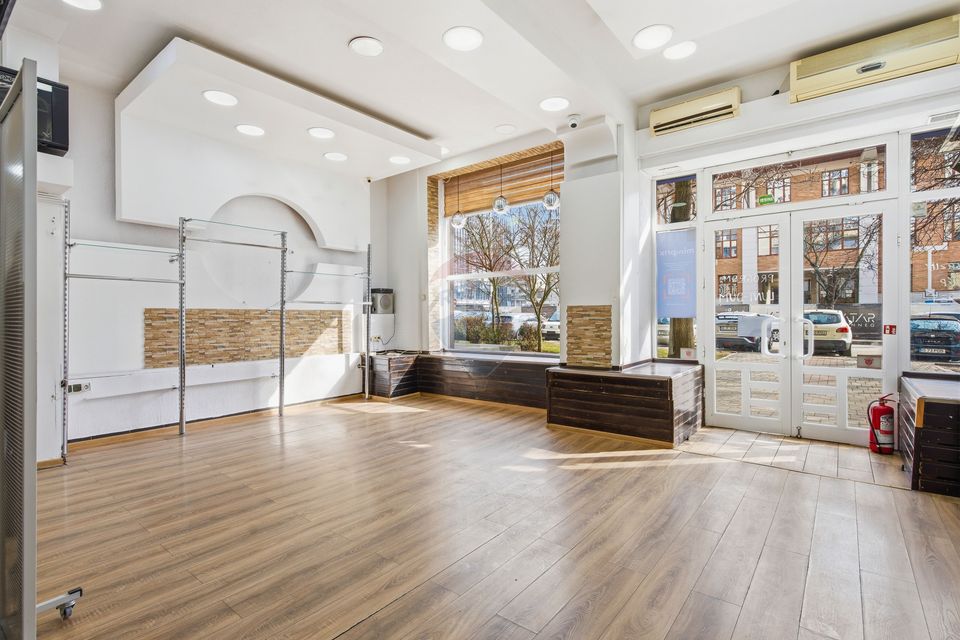 140sq.m Commercial Space for rent, Ultracentral area