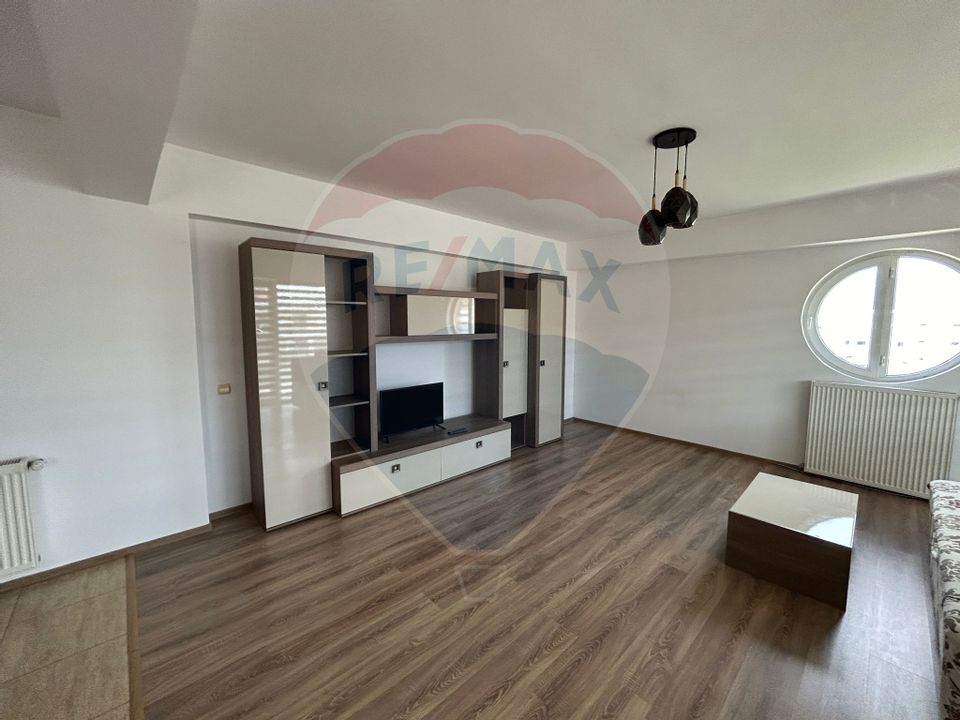 Apartament cu 3 camere de închiriat