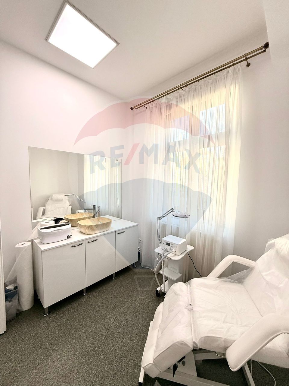 100sq.m Commercial Space for rent, P-ta Victoriei area