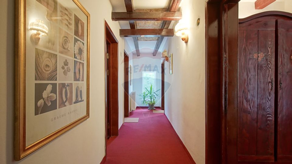 Vila cu potential turistic in Predeal privelisti si liniste montana