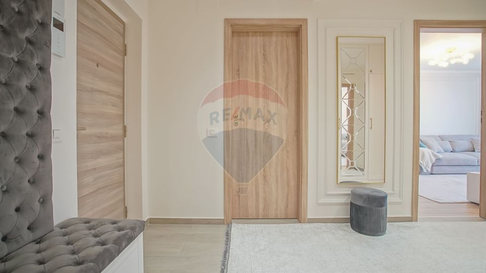 Apartament cu 3 camere de vânzare în zona Tractorul