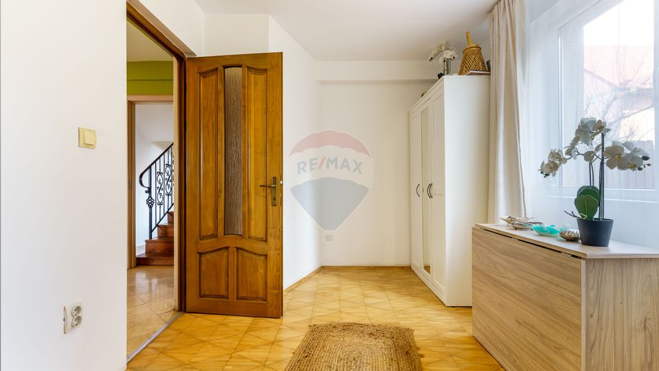 Casă / Vilă cu 5 camere de închiriat, Comision 0%