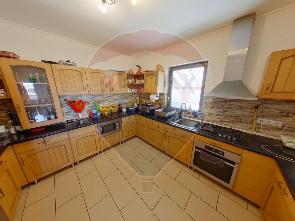 5 room House / Villa for sale