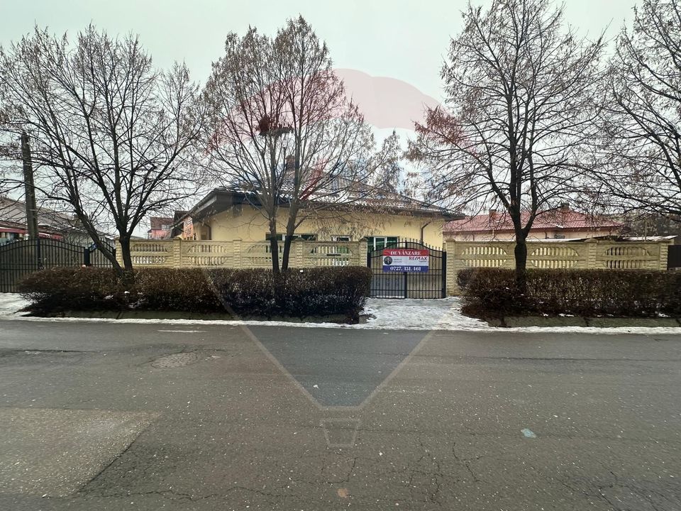 Casă spațioasă 6 camere, 2 băi, garaj spatios și terasă