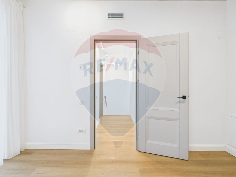 Vila luminoasa cu 4 camere si panouri solare in Amber FOREST Tunari