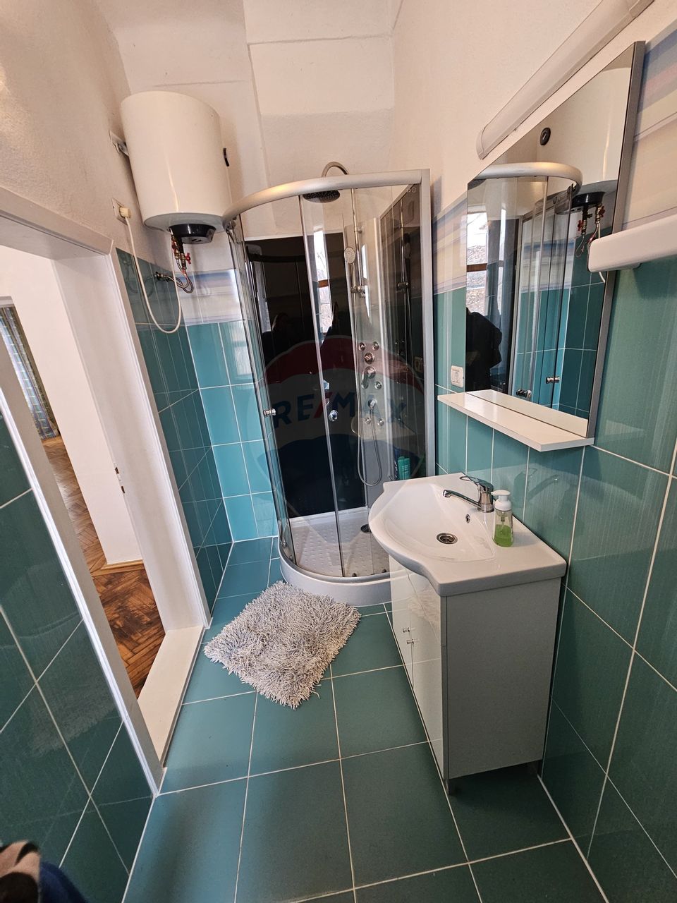 Apartament ultracentral cu 3 camere de închiriat