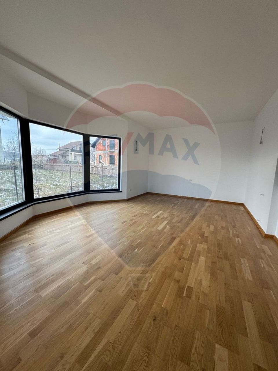 4 room House / Villa for sale