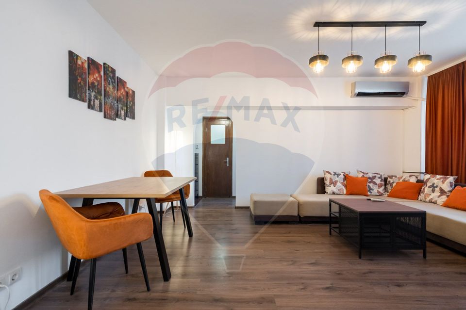 Apartament cu 3 camere de vânzare în zona 1 Mai