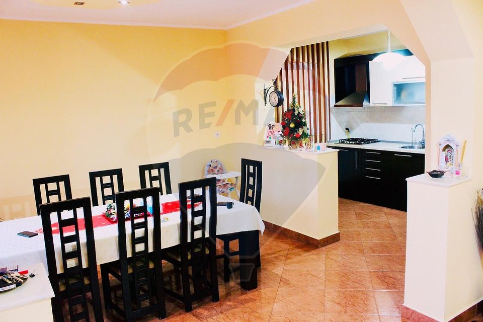 Casă / Vilă cu 6 camere de vânzare în zona Oncea
