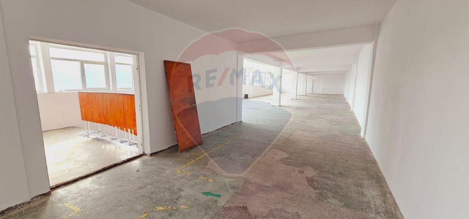 600sq.m Commercial Space for rent, Sud area