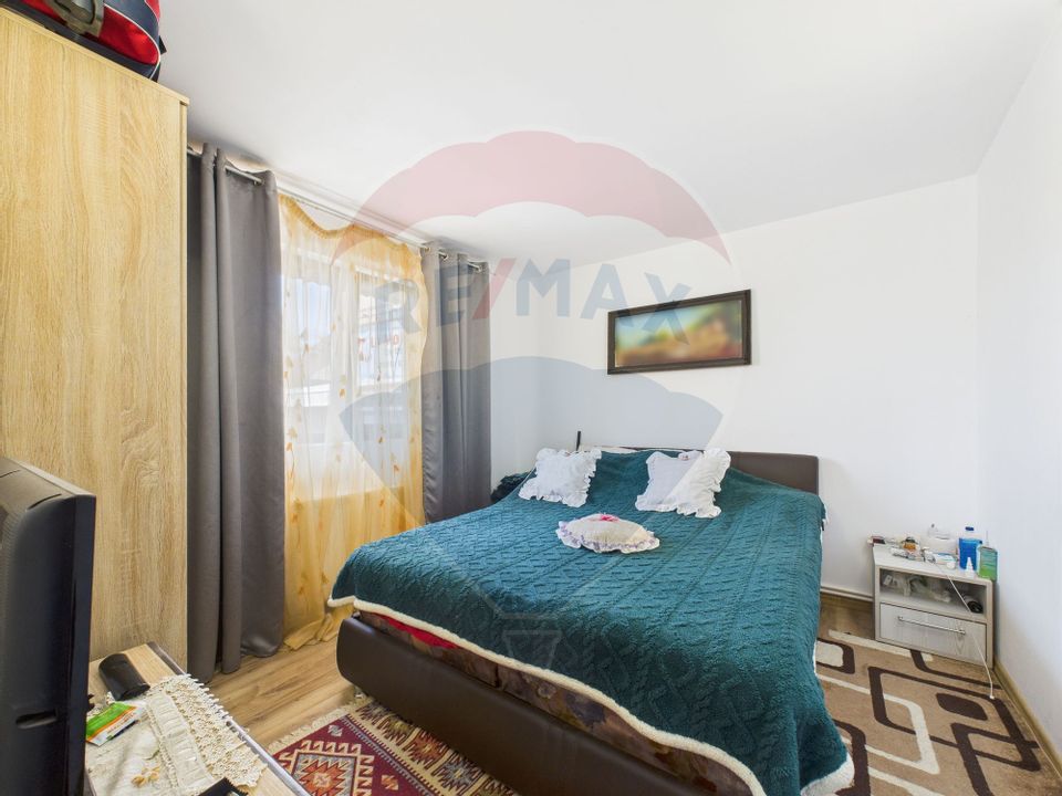 Hala, teren 5000 mp si casa in Potlogi- 38 km pana in Bucuresti