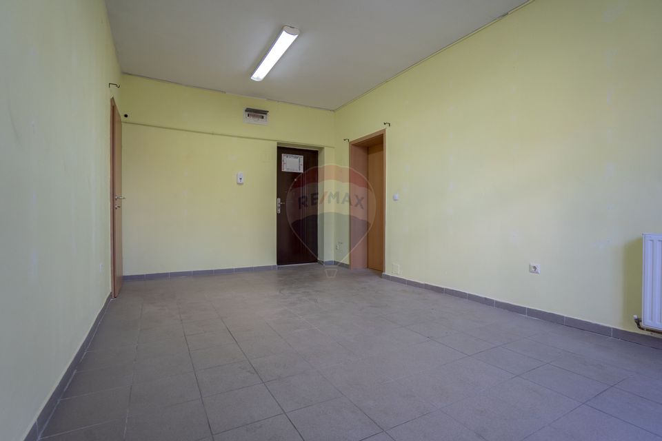 20sq.m Commercial Space for rent, Gemenii area