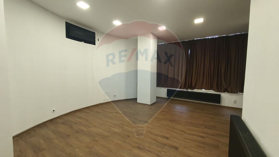 35sq.m Commercial Space for rent, Tiglina 2 area