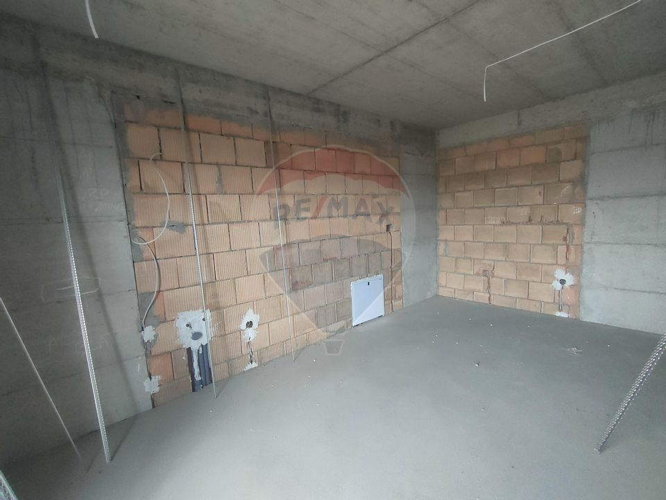 Apartament de vanzare cu gradina